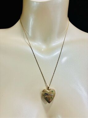 14k GF VTG Heart 'Mom' Pendant & Necklace Pre Loved Lightweight Engraved Accents